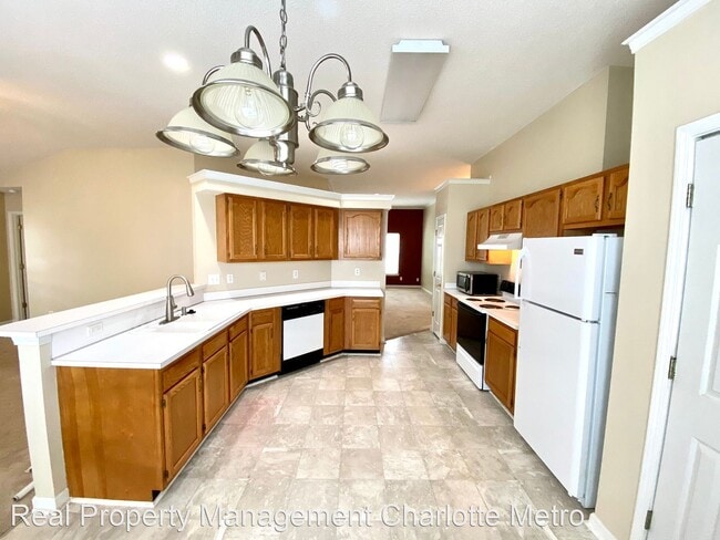 Building Photo - 3 br, 2 bath House - 740 Bradberry Lane