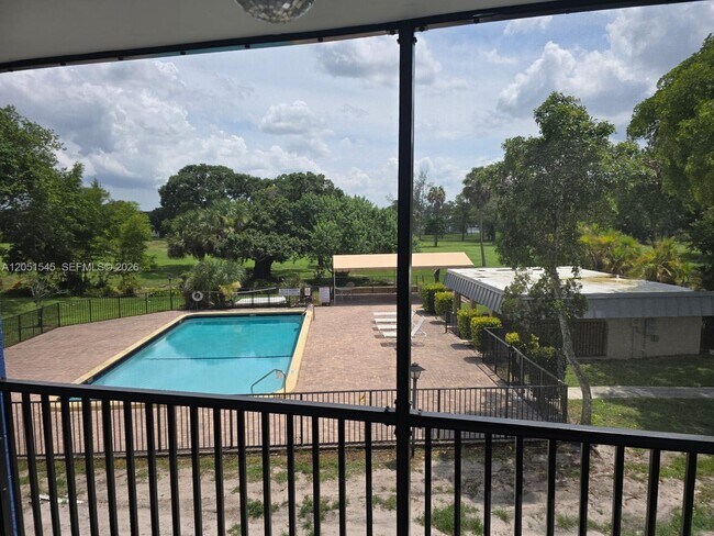 Foto del edificio - 6100 S Falls Cir Dr
