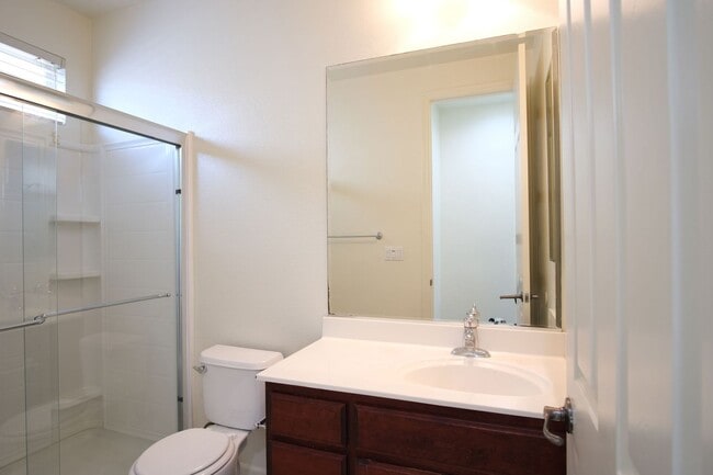Building Photo - Gorgeous home in Ceres, Available NOW!!!