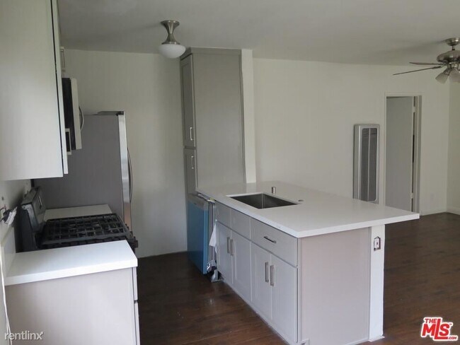 Foto del edificio - 3 br, 2 bath House - 12492 Gilmore Ave Apt 4