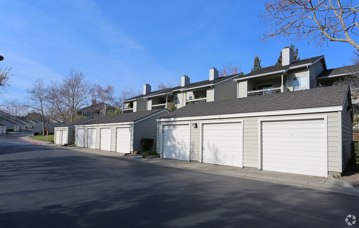 Canyon Meadows Apartments in Pleasanton, CA