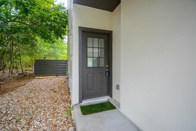 Foto del edificio - 2138 Wavell St
