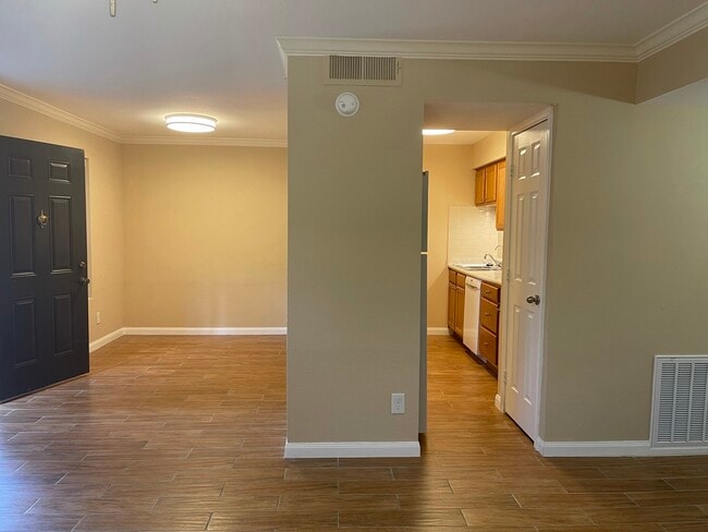 Building Photo - 5550 N Braeswood Blvd
