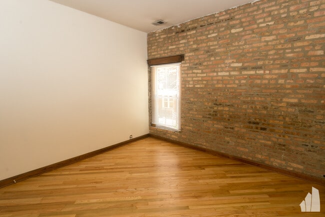 Building Photo - 1026 W Dakin St