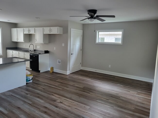 Living room - 1503 S Bailey St