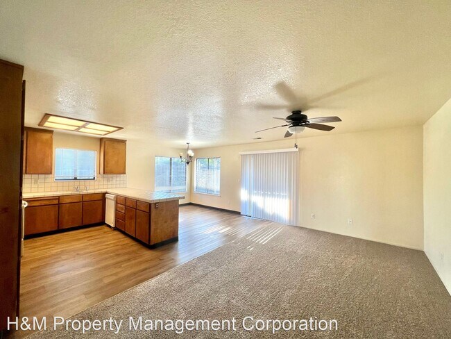 Building Photo - 4 br, 2 bath House - 830 BONNIE VIEW DR