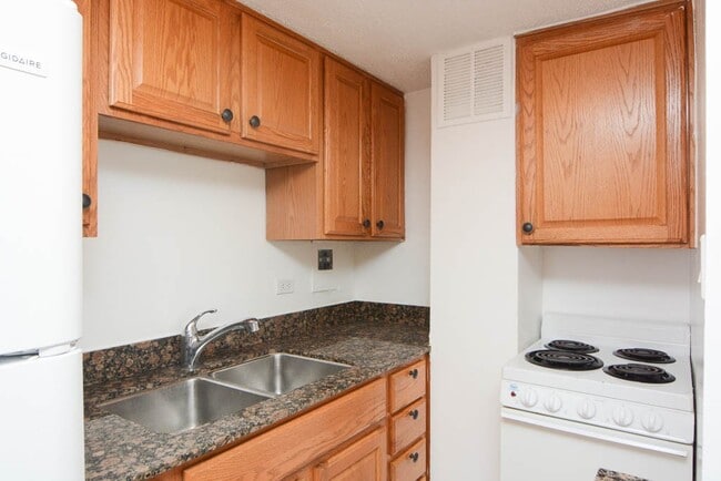 Building Photo - 4180 N Marine Dr