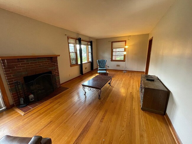 Building Photo - Cozy 3 bed/1 Bath Home Close to Liberty Un...