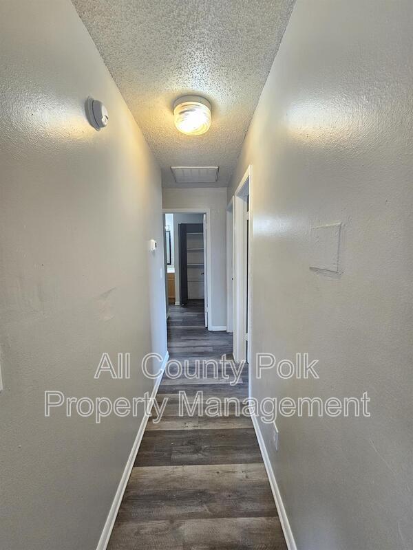 Building Photo - 3037 St Paul Dr