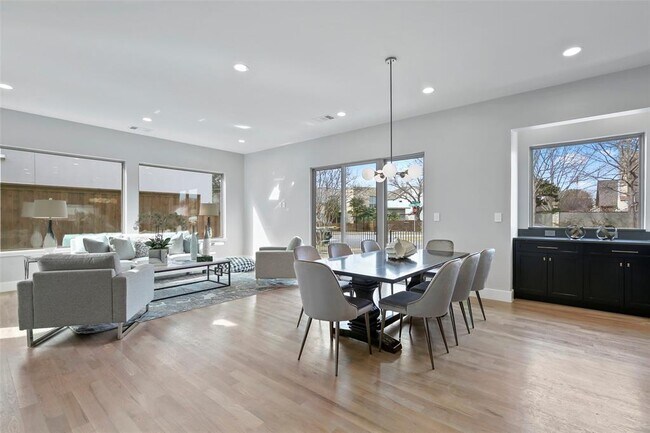 Building Photo - 3708 W Beverly Dr