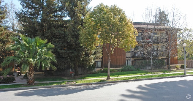 Building Photo - 366 Mentor Ave
