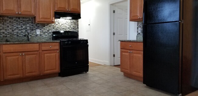 Kitchen - 109 Thornton St