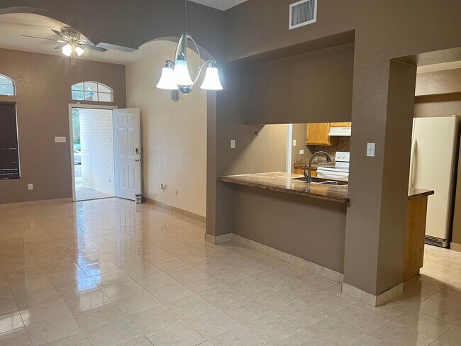 Building Photo - 5229 S Lake Dr