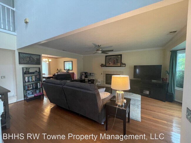 Building Photo - 3 br, 2.5 bath House - 209 Golden Maple Drive