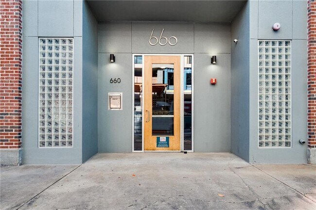 Building Photo - 660 Glen Iris Dr NE