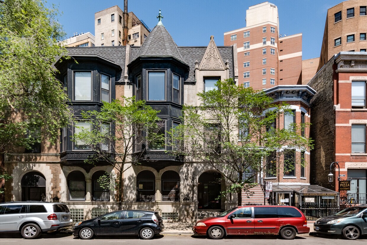 Primary Photo - 2123 N Clark St