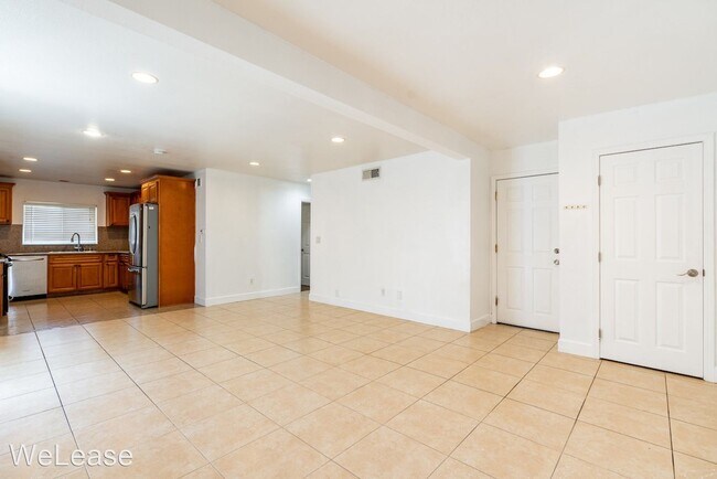 Building Photo - 4 br, 2 bath House - 972 Osage Street