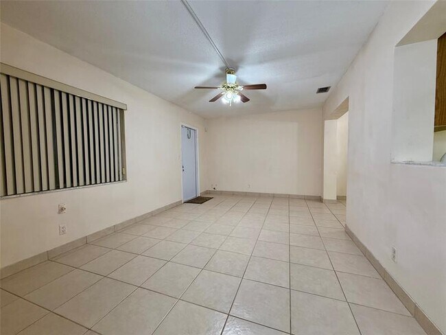 Foto del edificio - 7508 NW 67th Ave