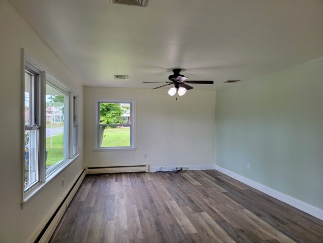 Building Photo - 110 S Ridge Rd