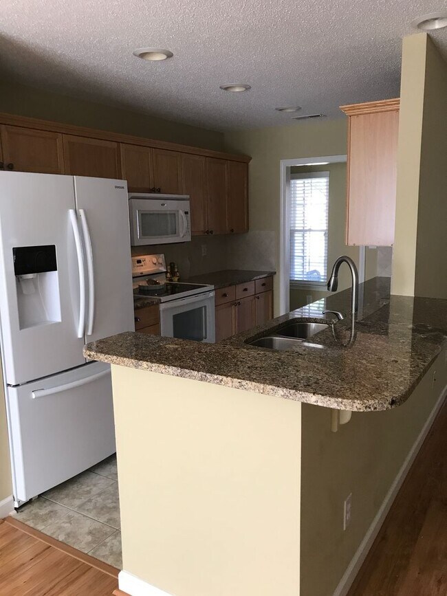Foto del edificio - Beautiful 2 Bed/ 2 Bath Ranch in Desirable 55+ Neighborhood Located in Mooresville