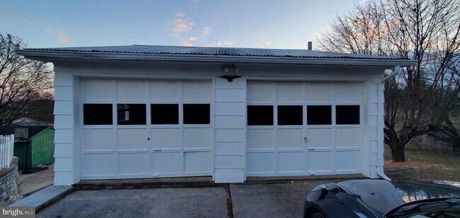 Building Photo - 252 Jenny Wren Dr