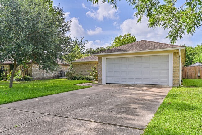 Building Photo - 1113 N Heron Dr