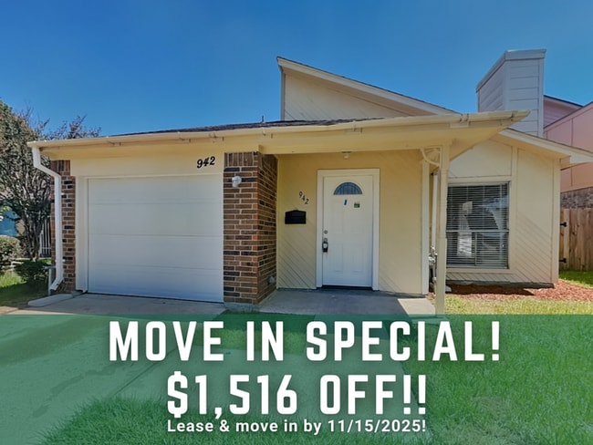 Building Photo - 942 Somercotes Ln