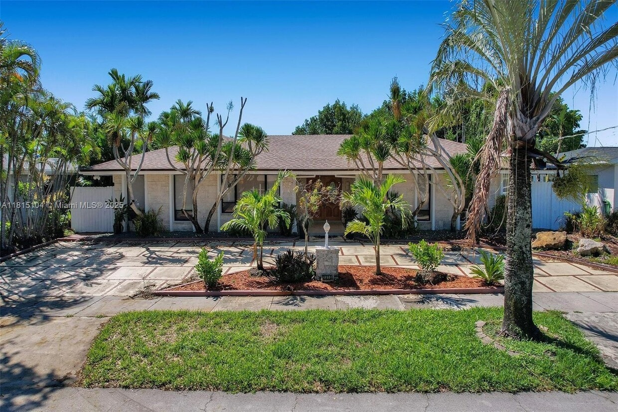 Foto principal - 2310 NE 195th St