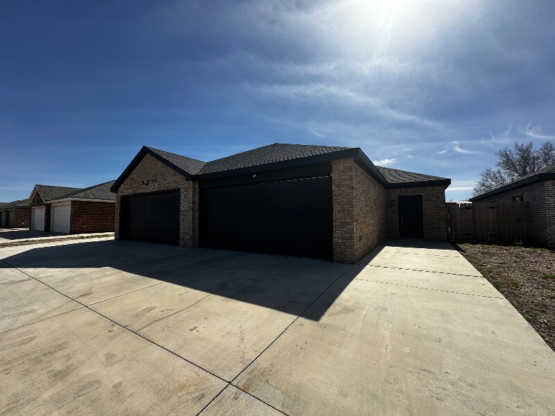 Primary Photo - 5539 Itasca St