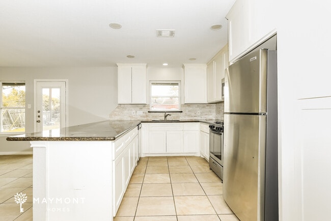 Building Photo - 6015 Glenhurst Dr