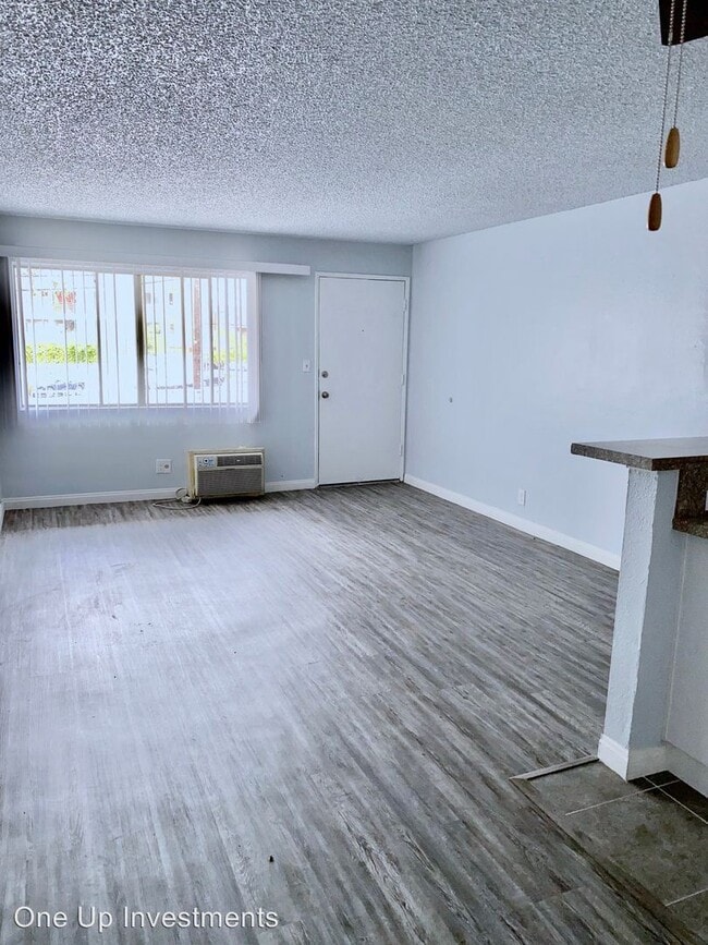 Building Photo - 1 br, 1 bath Apartment - 21106 Parthenia St.