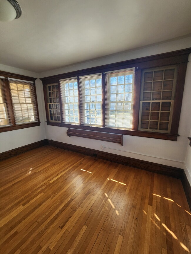 Building Photo - 222 N 5th St