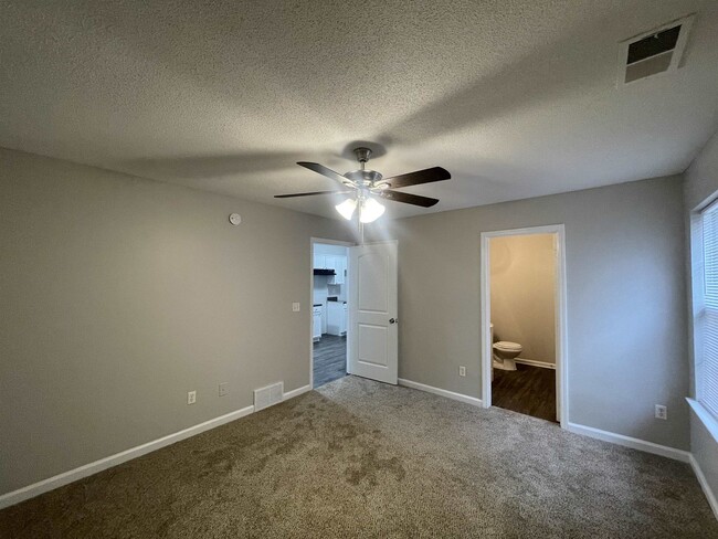 Building Photo - 10179 Sterling Ridge Dr