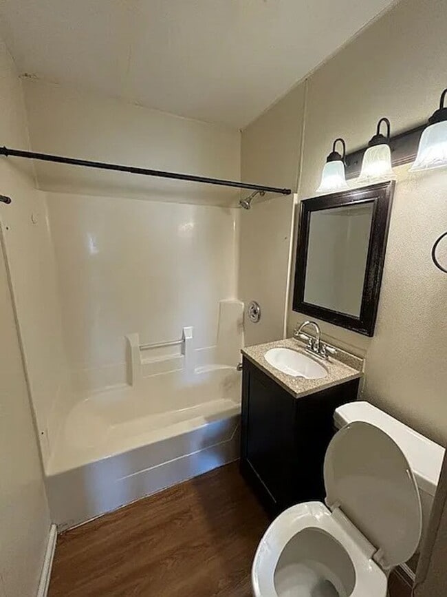 Foto del edificio - 1324 Fairlawn Dr