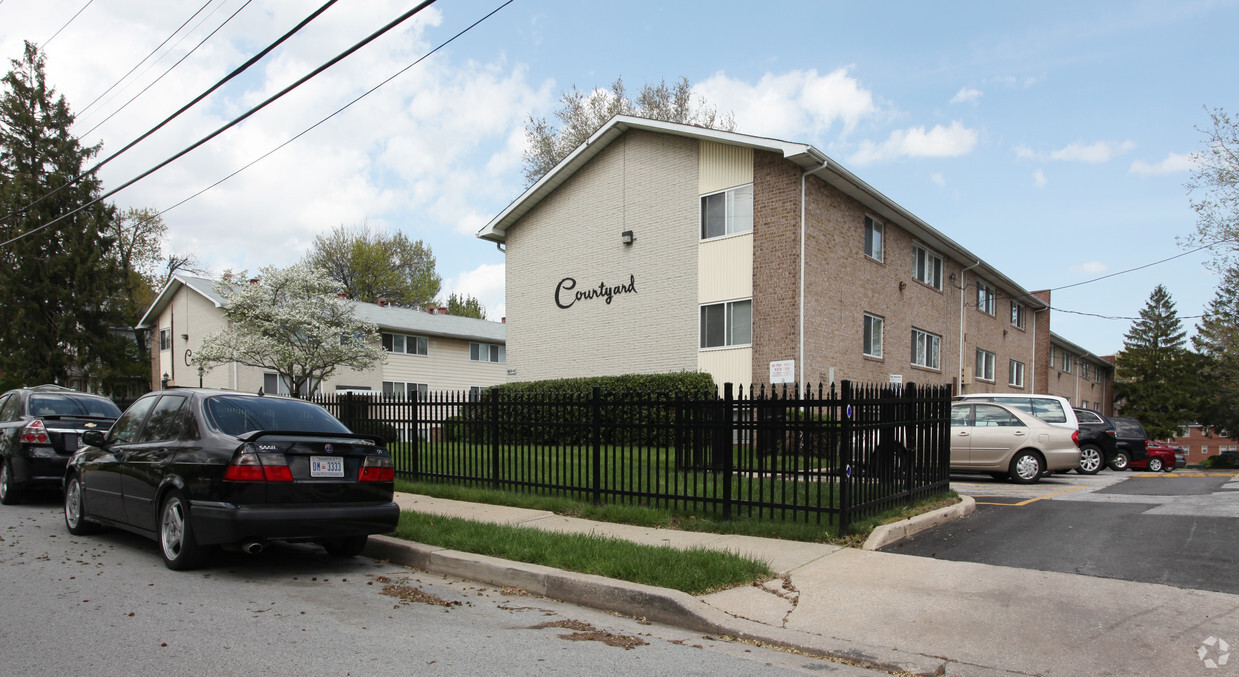 Primary Photo - Courtyard Apartments