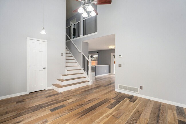 Foto del edificio - Spacious 4-Bedroom Home in District 20 wit...