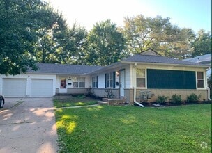 Building Photo - 8417 Grandview Ln