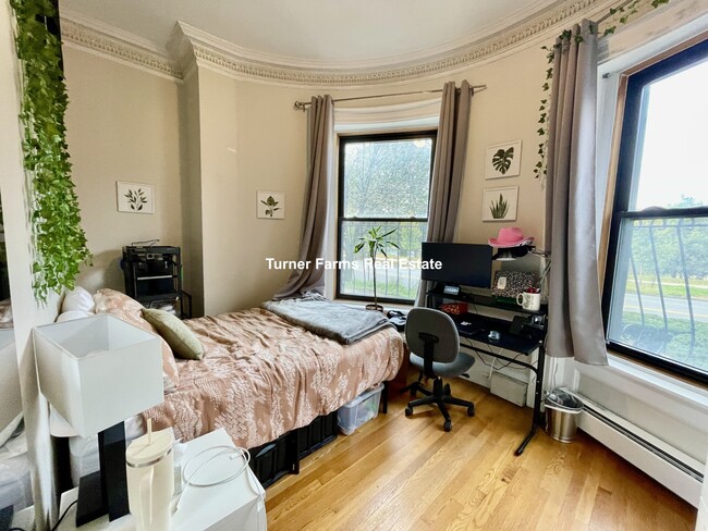 Building Photo - 42 Fenway