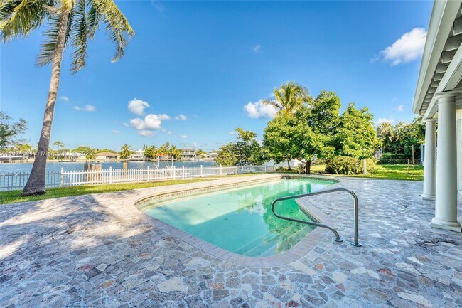 Foto del edificio - 275 N Shore Dr