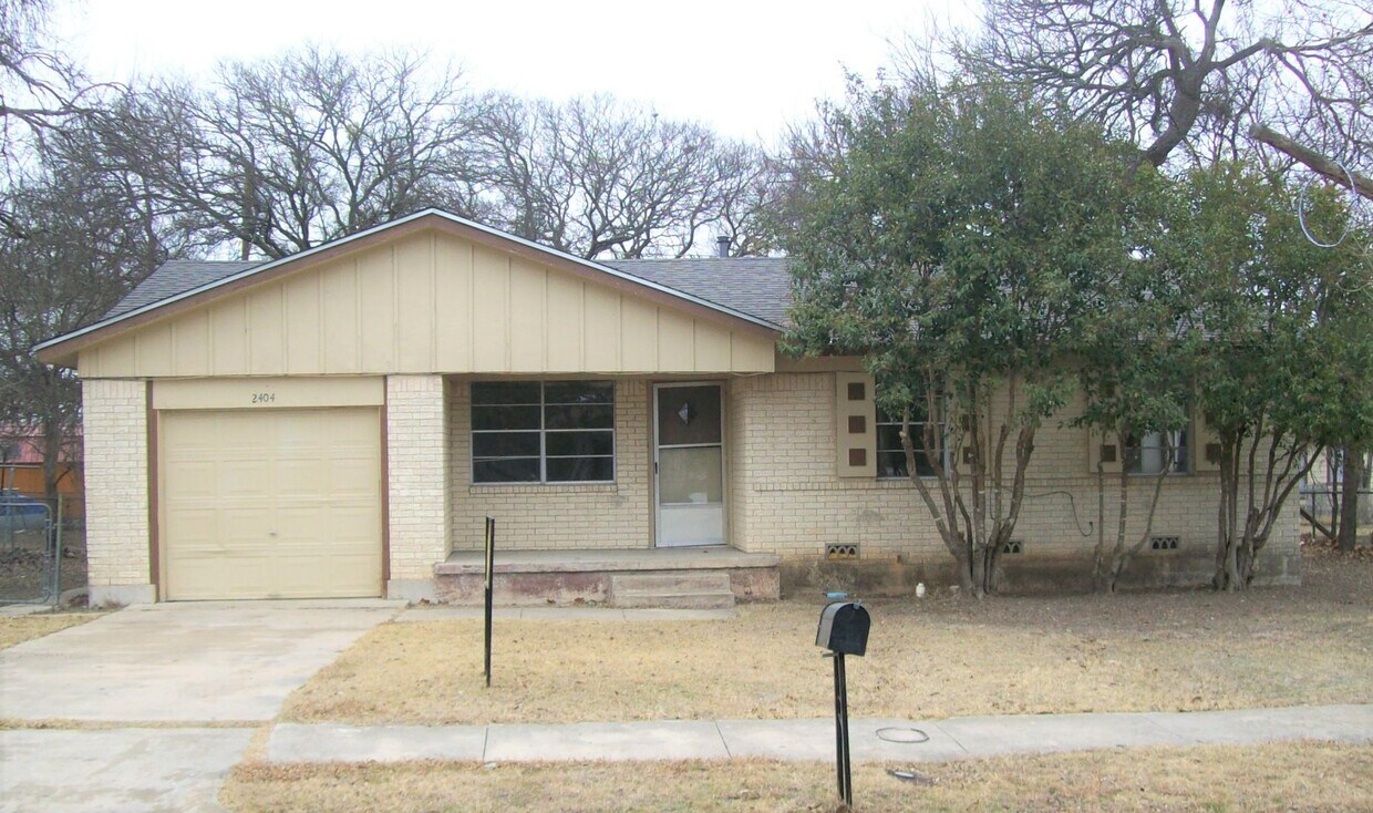 Primary Photo - 2404 Meadow Ln