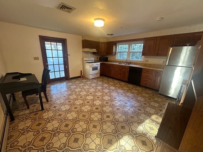 Building Photo - 22 Norcross St