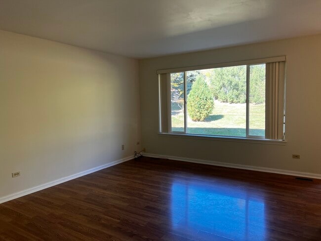 Building Photo - 215 Brett Cir