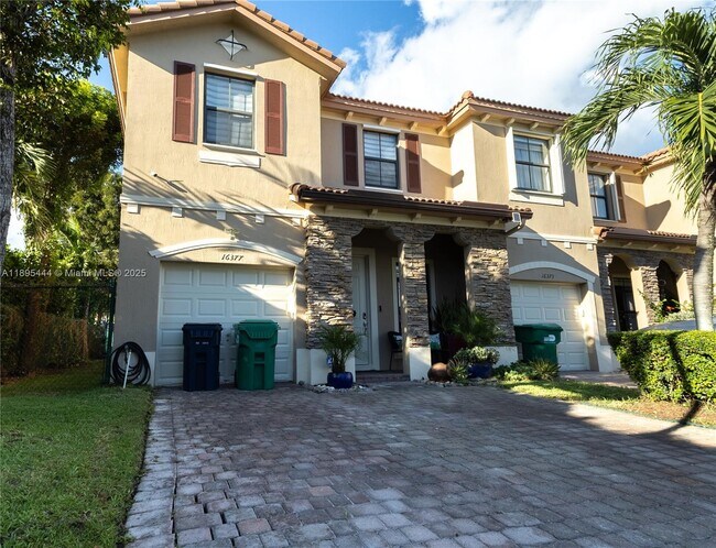 Foto del edificio - 16377 SW 71st Terrace