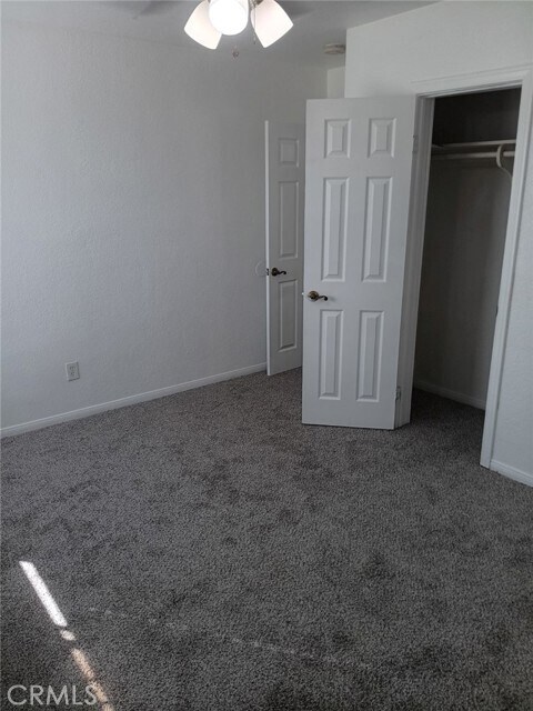Foto del edificio - 1158 E Marshall Blvd
