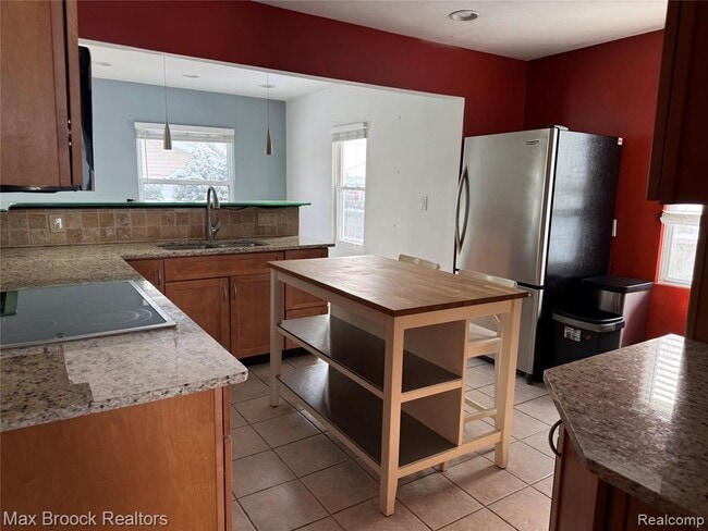 Foto del edificio - 3602 Elmhurst Ave