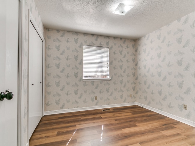 Building Photo - 6428 N Harvard Ave