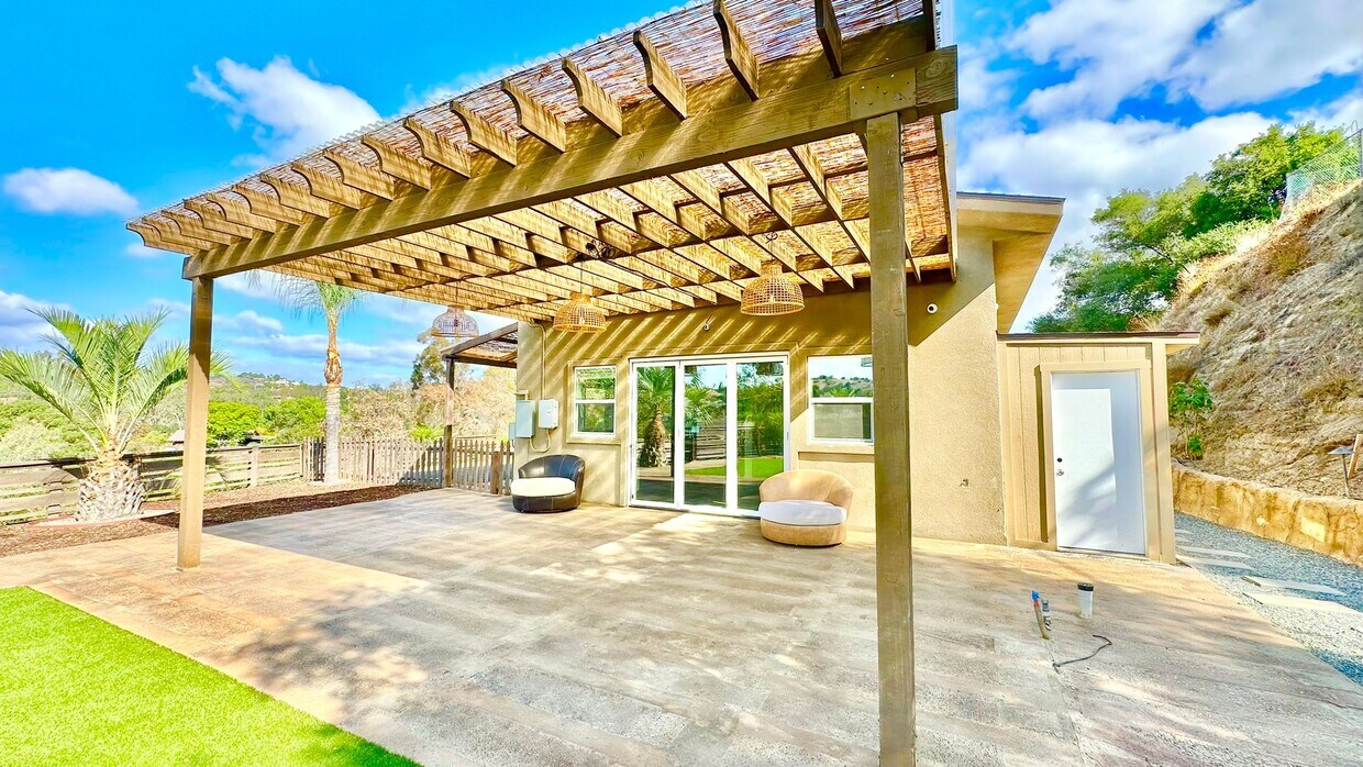 Foto principal - Brand New, One of a Kind Guest Home Rental complete with Patio & Yard Space on Private Country Pr...