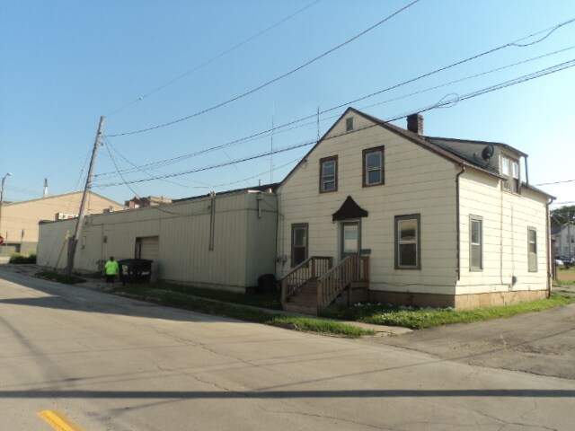 Building Photo - 210 N Van Buren Ave
