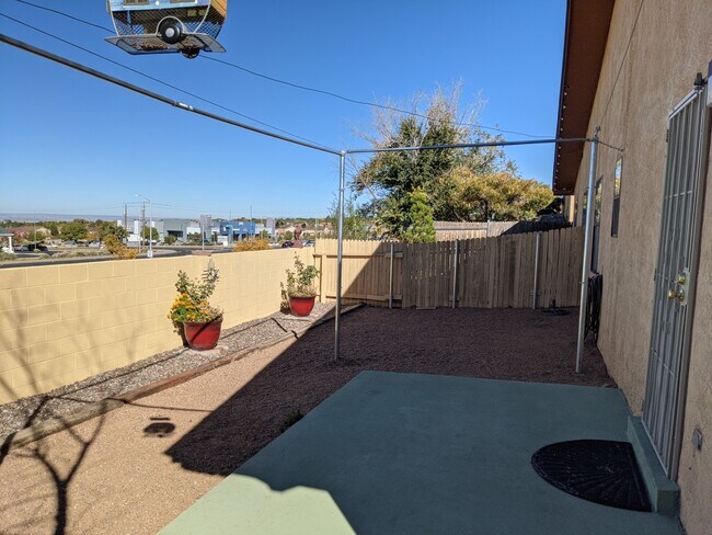 Building Photo - 2909 Palo Verde Dr NE