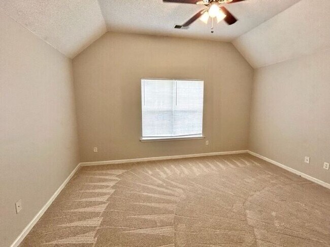 Foto del edificio - Cordova 3 Bedroom 2 Bath Home Availalbe Ma...